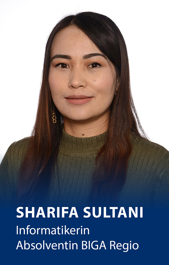 Foto einer Frau, die in die Kamera lächelt. Im unteren Drittel steht ein text: Sharifa Sultani, Informatikerin, Absolventin BIGA Regio.